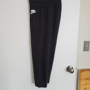 Nike joggers capris